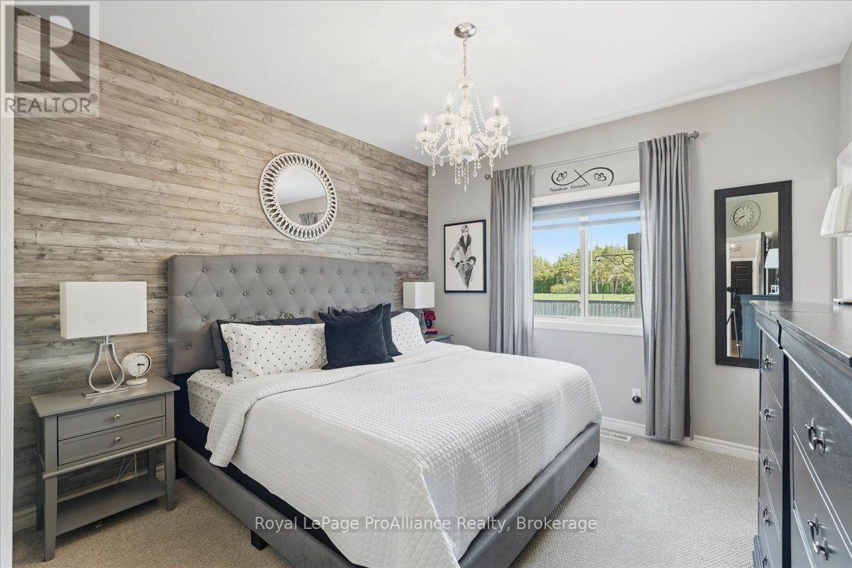 340 Cannifton Road North, Belleville, ON photo 18