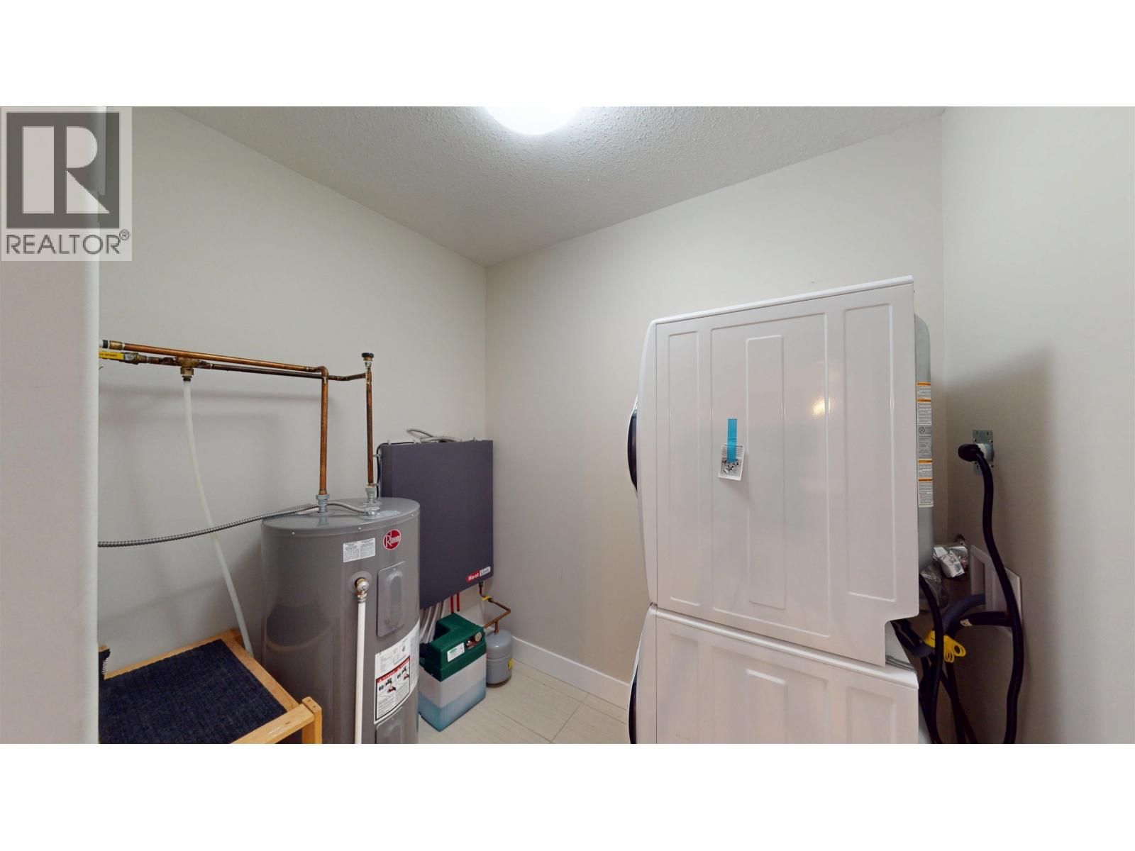 401 11203 105 AVENUE, Fort St. John - Image 1