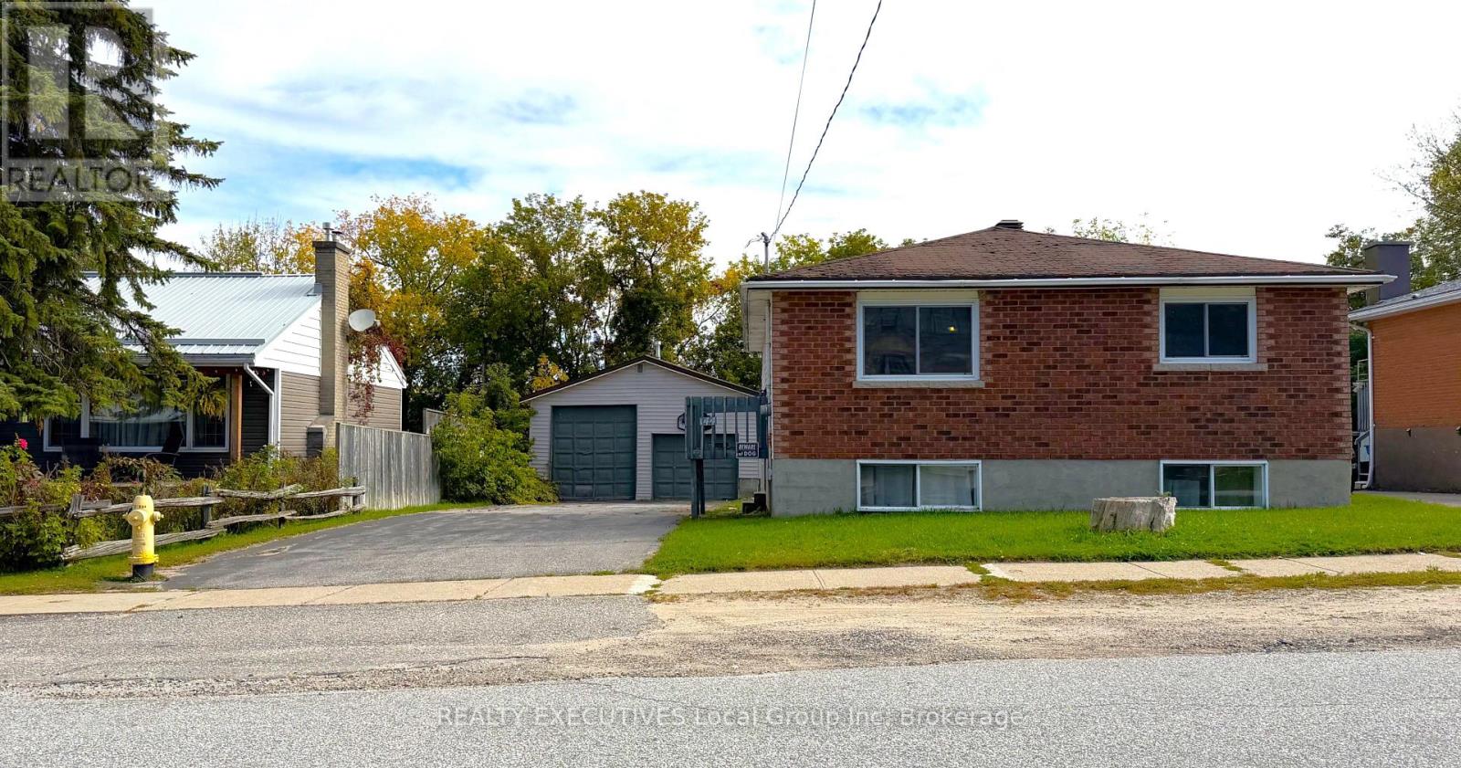 144 DUKE STREET W - 1