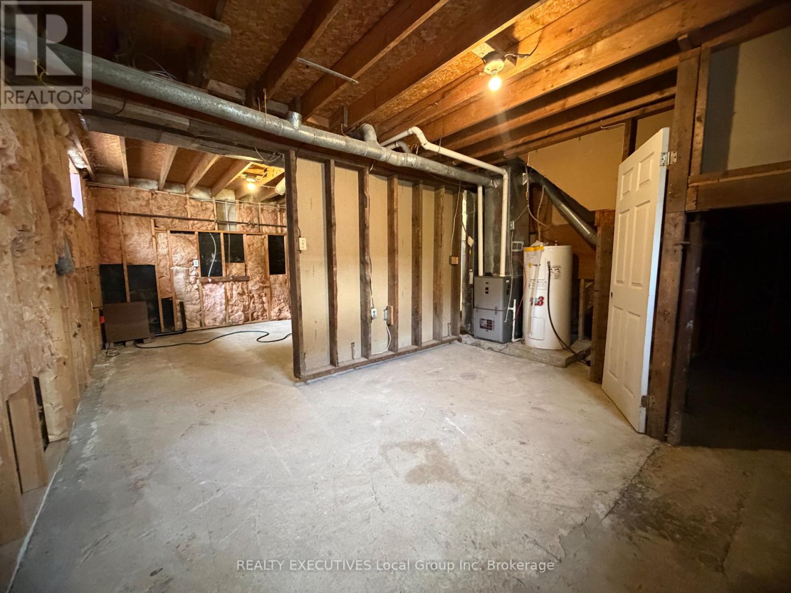 144 DUKE STREET W - 27