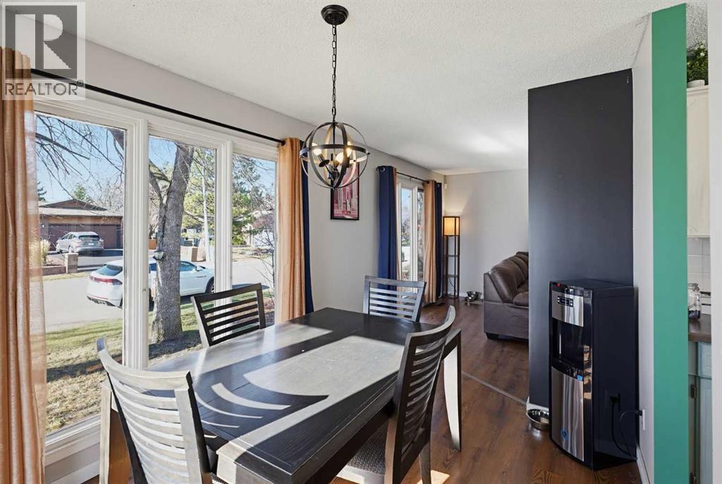 Listing photo – 5103 60 Street Close, Lacombe
