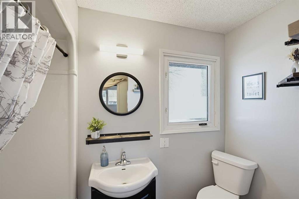 Listing photo – 5103 60 Street Close, Lacombe