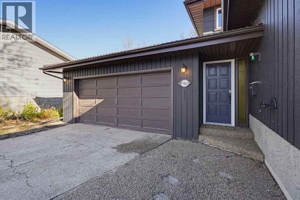 Listing photo – 5103 60 Street Close, Lacombe