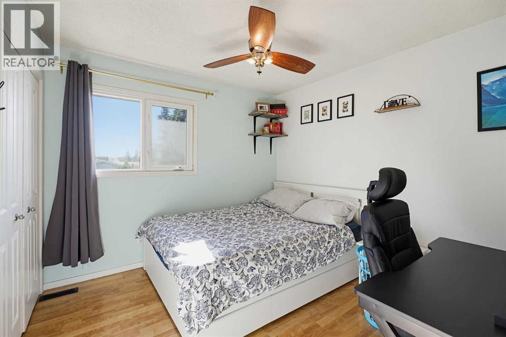 Listing photo – 5103 60 Street Close, Lacombe