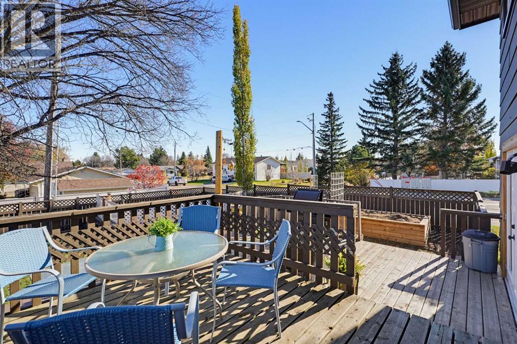 Listing photo – 5103 60 Street Close, Lacombe