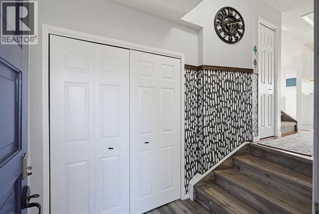 Listing photo – 5103 60 Street Close, Lacombe