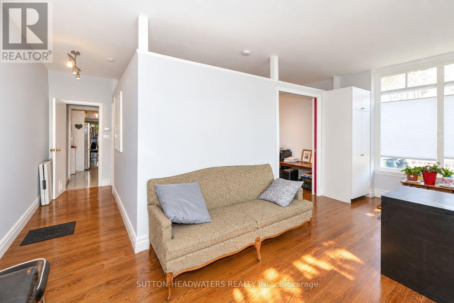 106 Barton Avenue, Toronto, ON photo 12