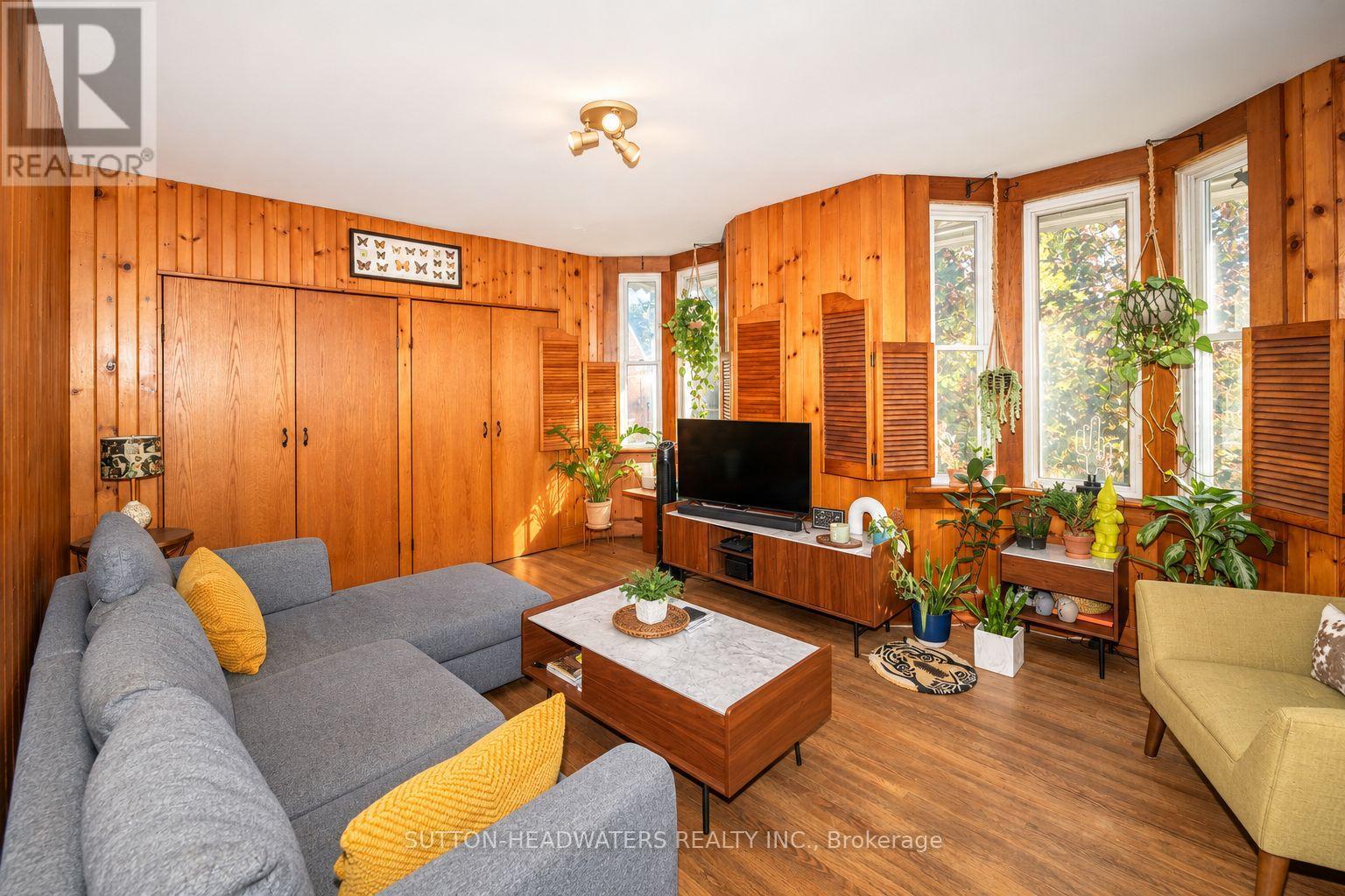 106 Barton Avenue, Toronto, ON photo 18