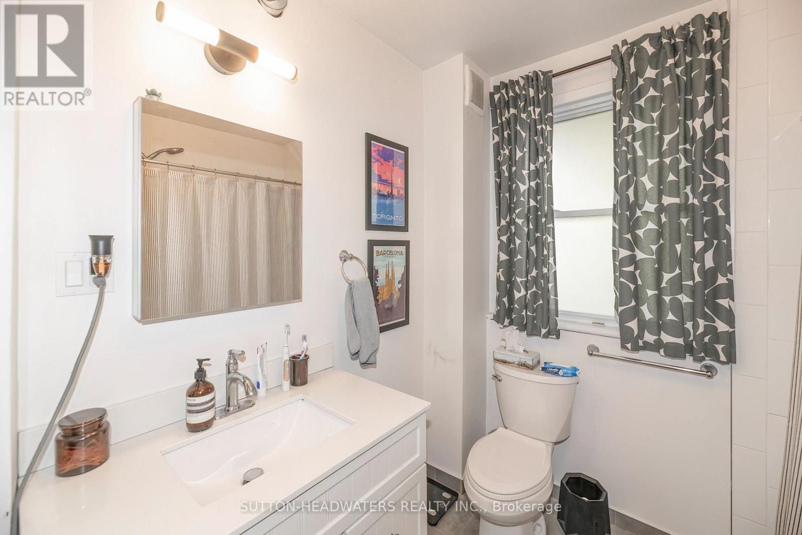 106 Barton Avenue, Toronto, ON photo 24