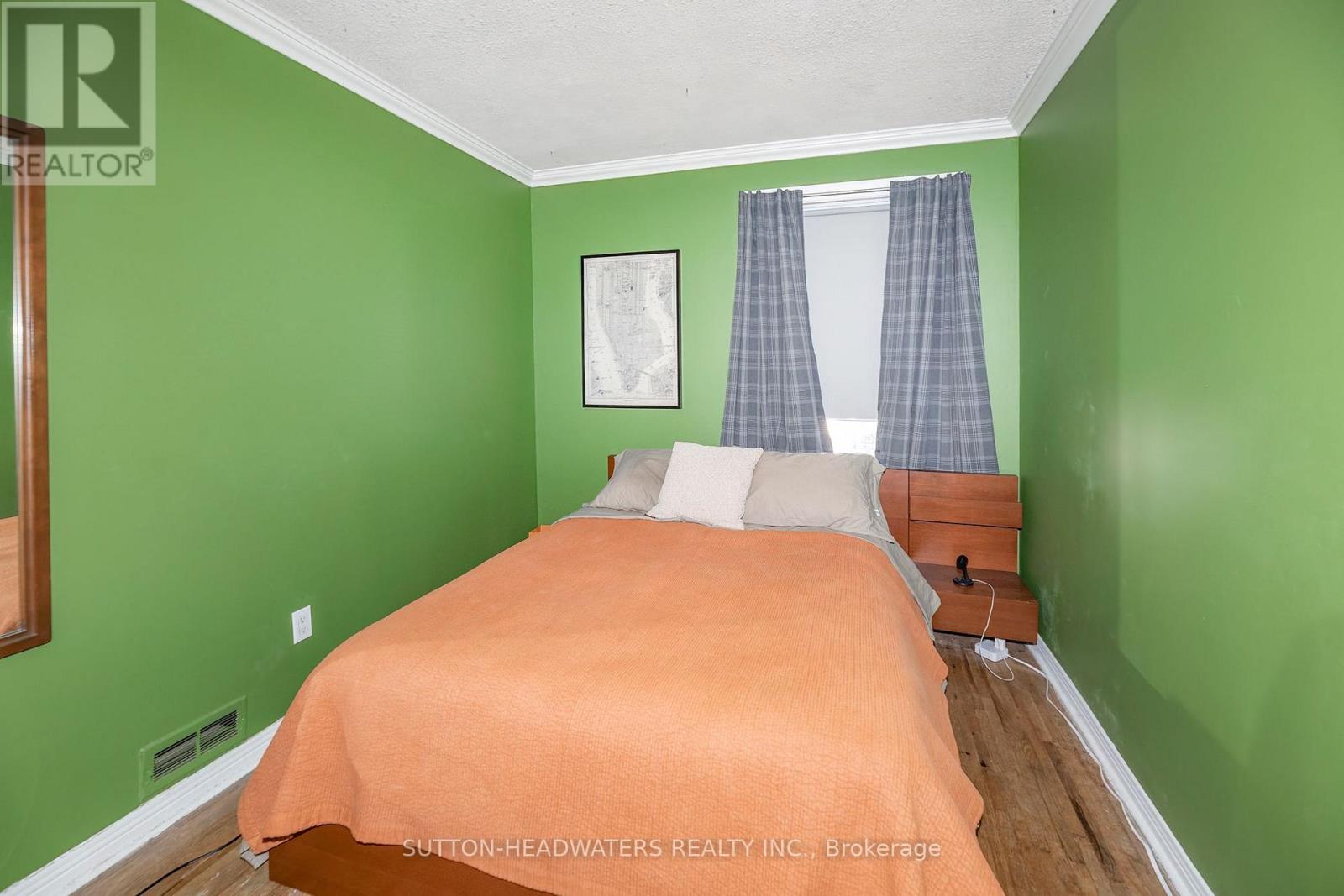 106 Barton Avenue, Toronto, ON photo 25