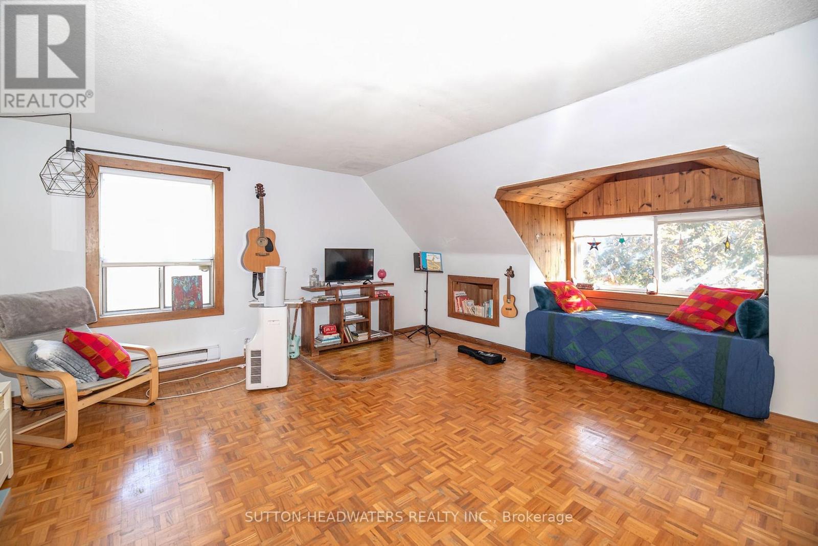 106 Barton Avenue, Toronto, ON photo 32