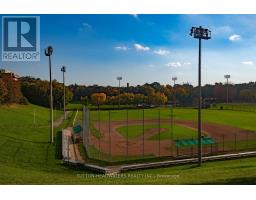 106 Barton Avenue, Toronto, ON M6G1P9 Photo 49