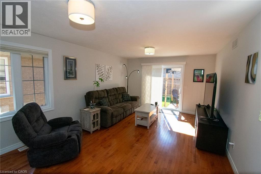 124 FOREST Street E - 10