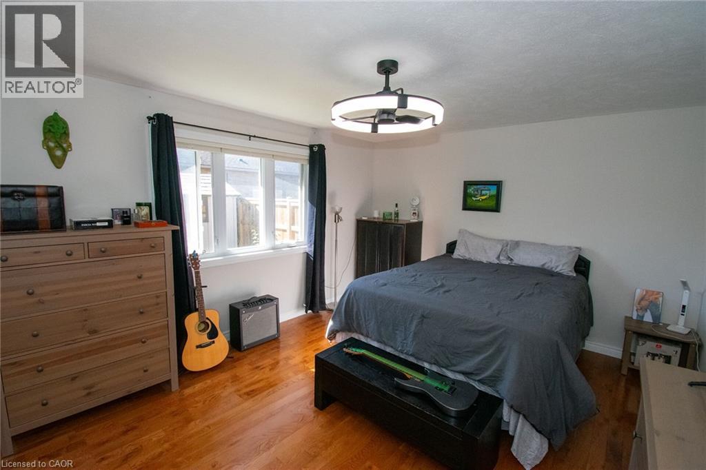 124 FOREST Street E - 13