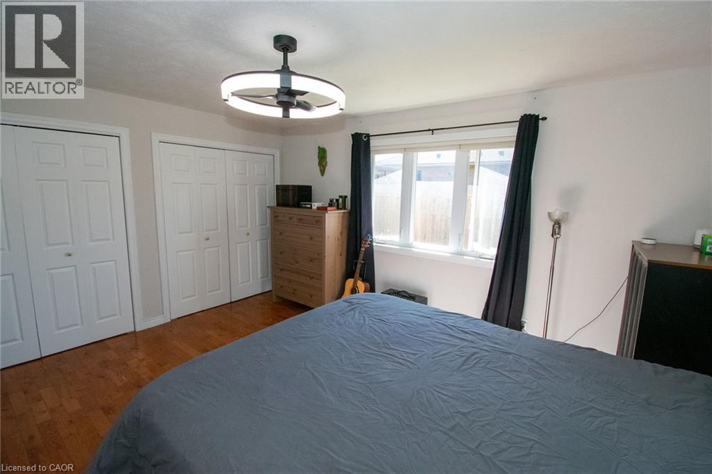 124 FOREST Street E - 14