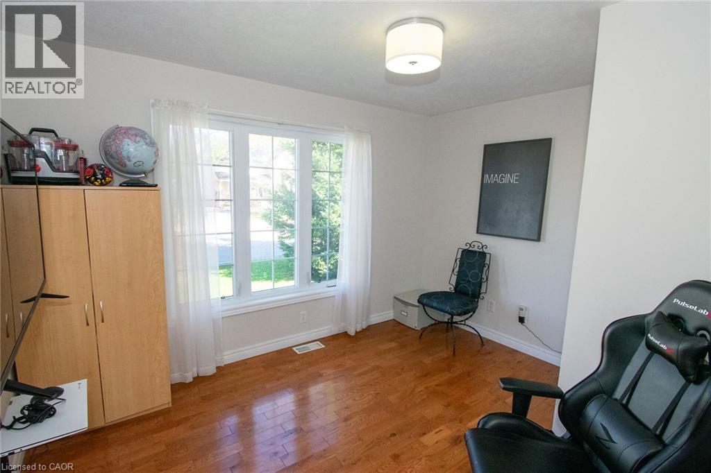 124 FOREST Street E - 16