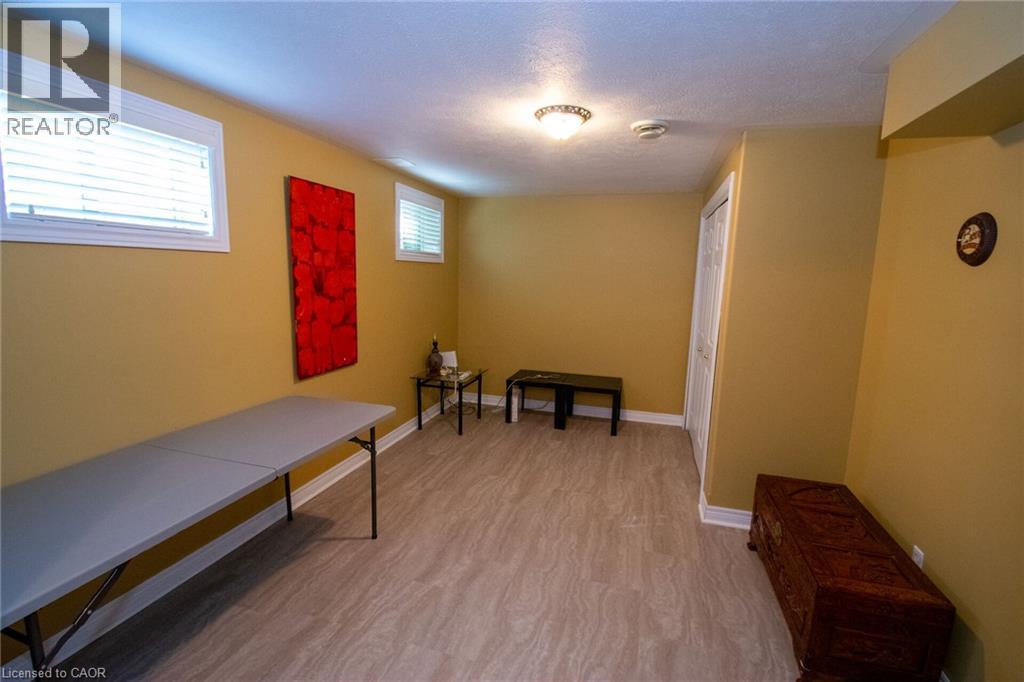 124 FOREST Street E - 20