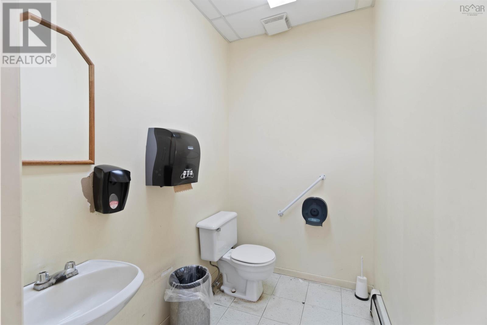 Photo 21 of 23
