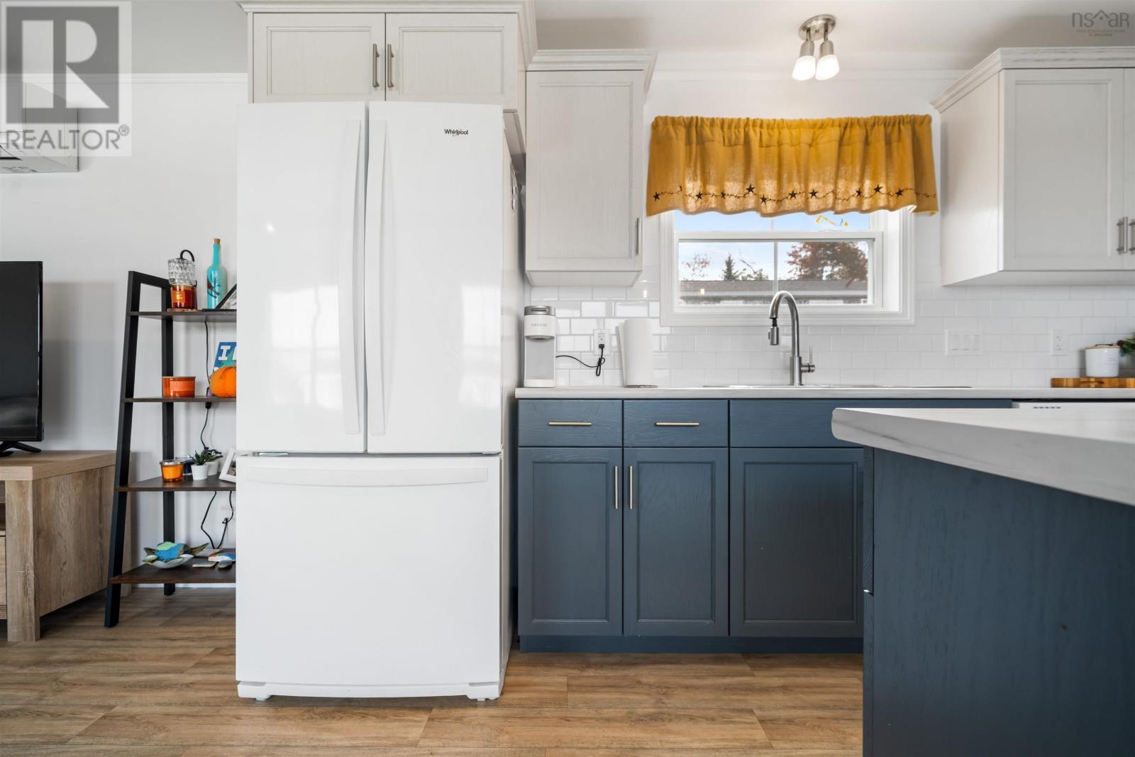 Photo 17 of 35