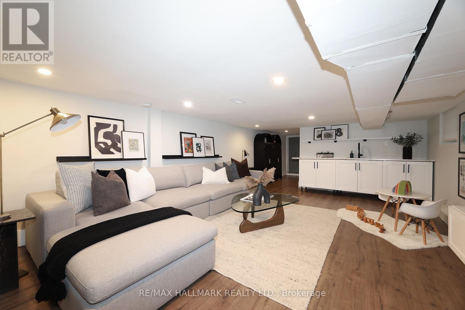 701 GREENWOOD AVENUE - 32