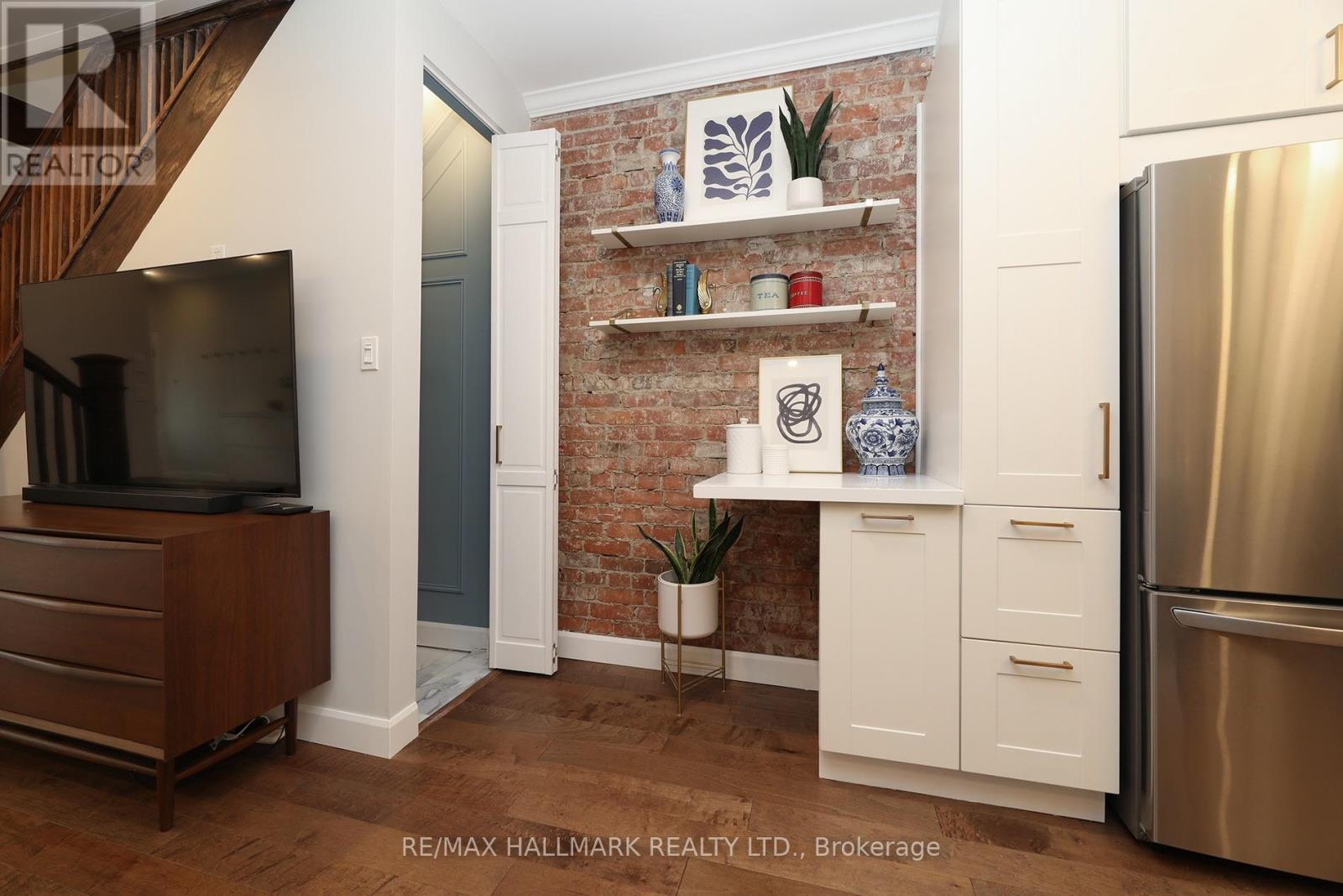 701 GREENWOOD AVENUE - 9