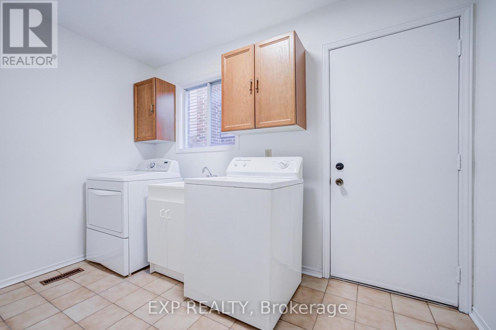 47 Longsword Drive, Toronto, ON photo 11