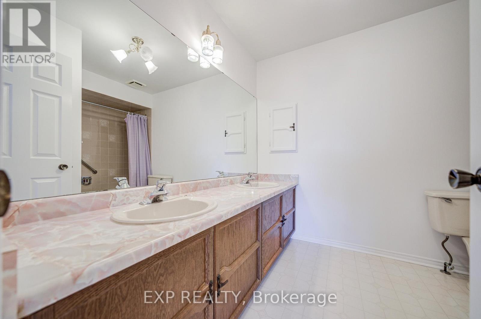 47 Longsword Drive, Toronto, ON photo 33