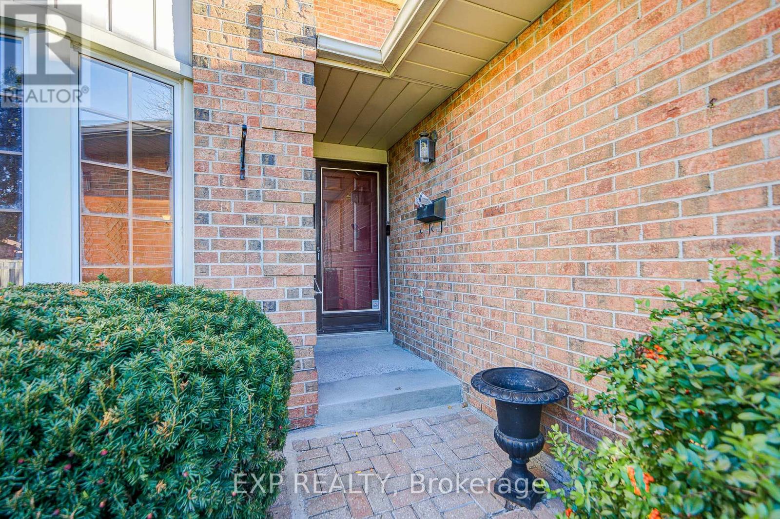 47 Longsword Drive, Toronto, ON photo 4