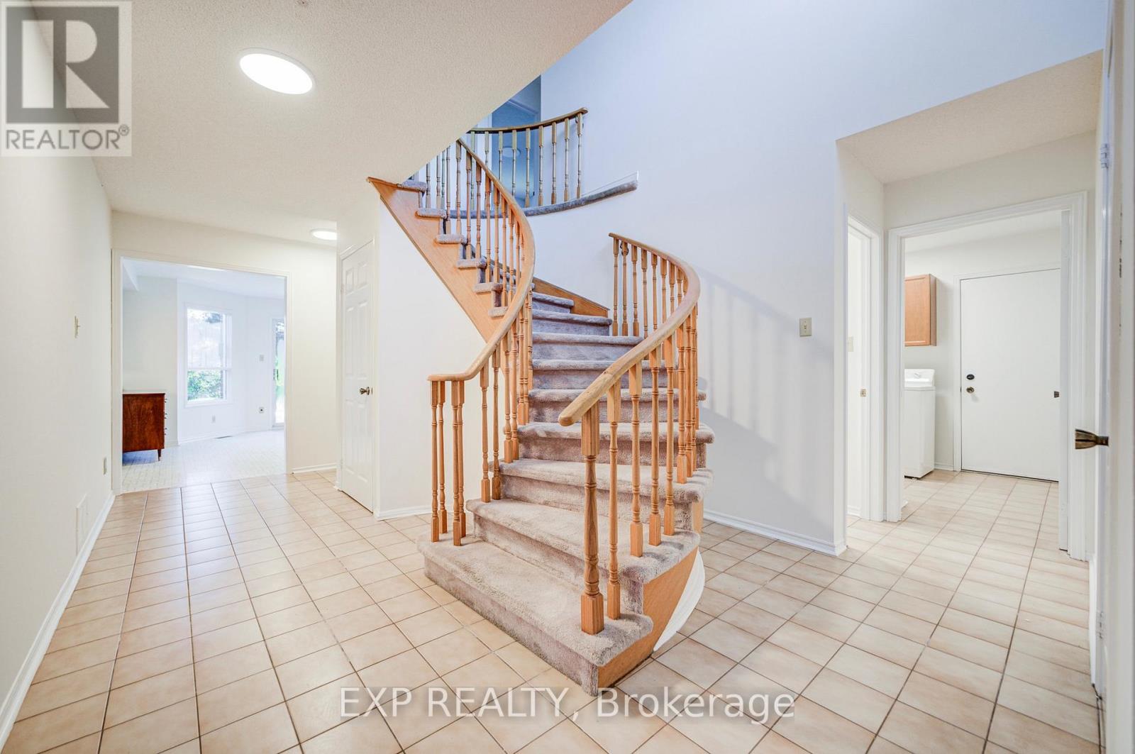 47 Longsword Drive, Toronto, ON photo 7