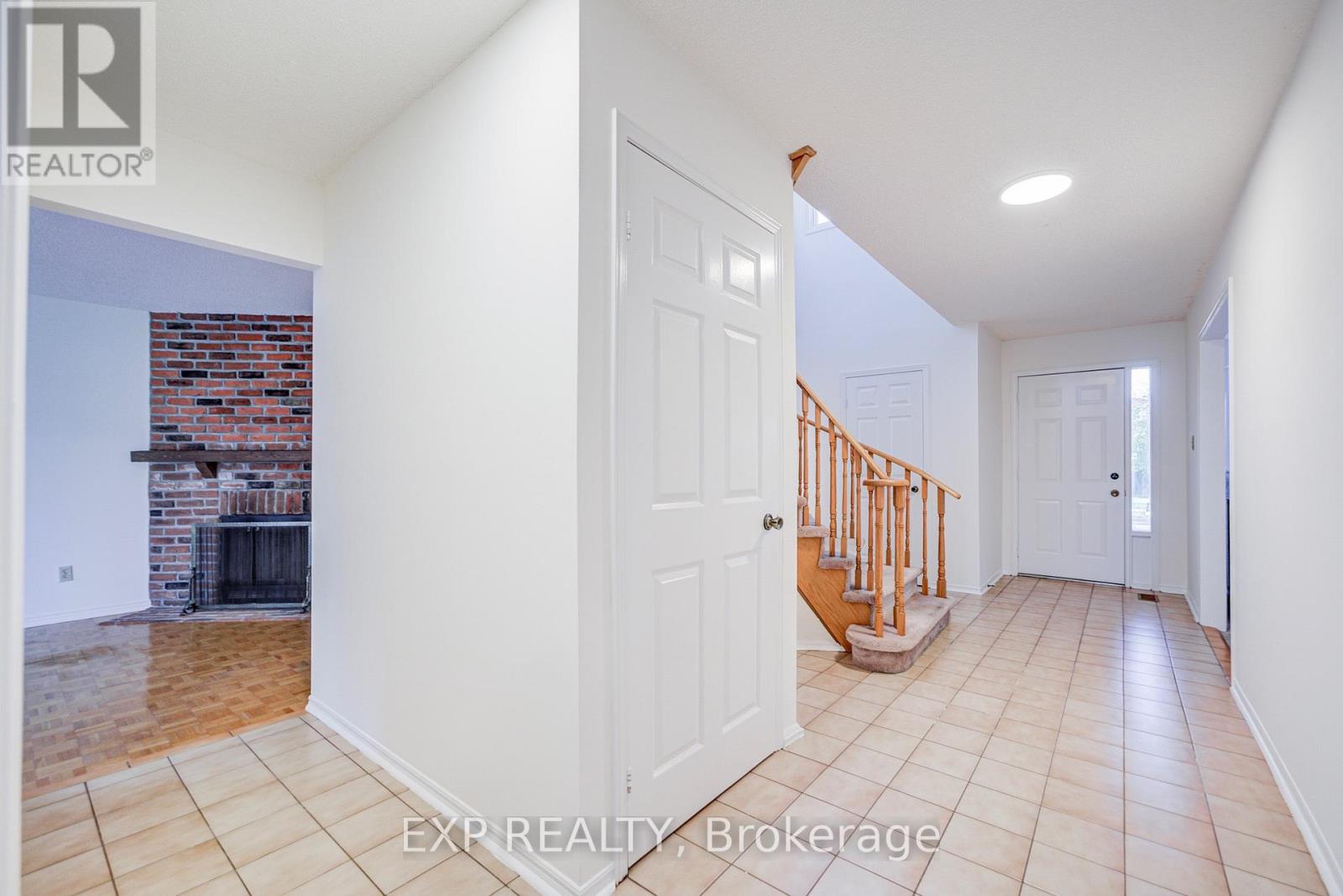 47 Longsword Drive, Toronto, ON photo 8