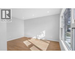 4pc Bathroom - 234 14 Street N, Lethbridge, AB T1H2V9 Photo 9