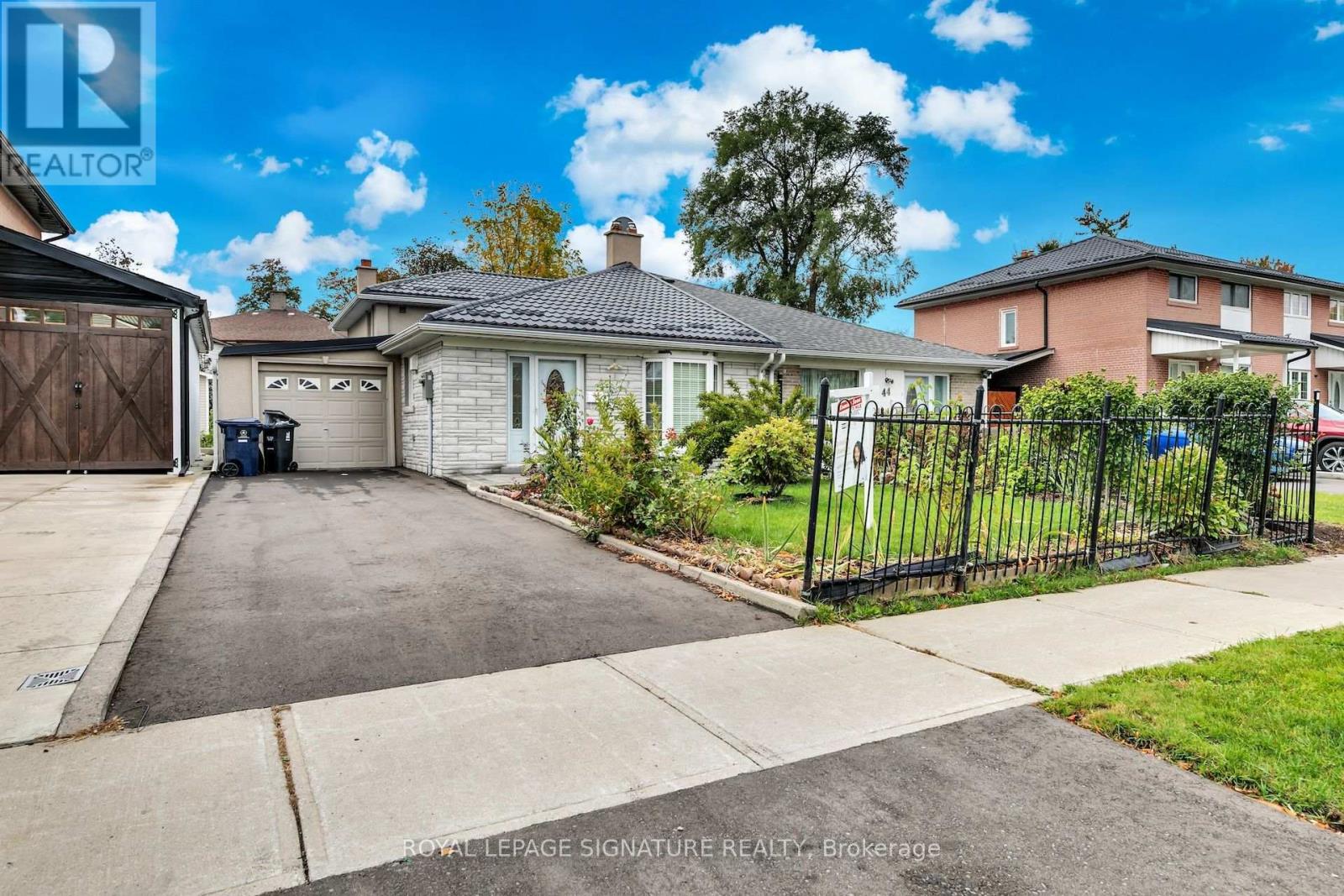 42 Lightwood Drive, Toronto, ON photo 2