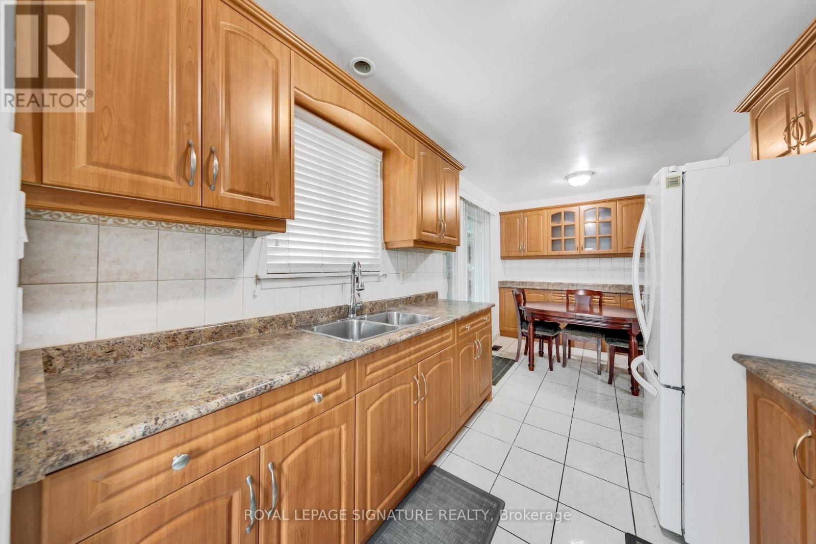 42 Lightwood Drive, Toronto, ON photo 8