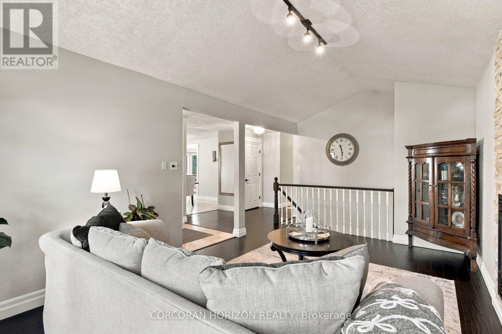 27 Costain Court, Kitchener, ON photo 8