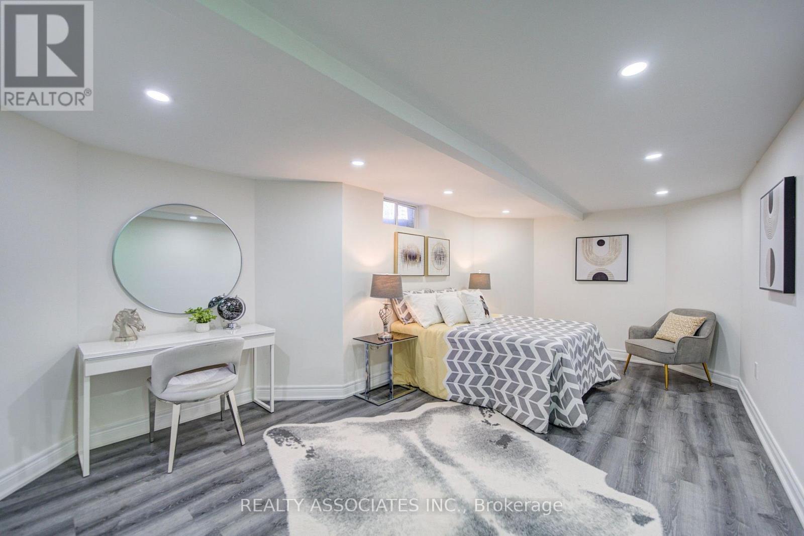 71 HIGHHILL DRIVE - 44