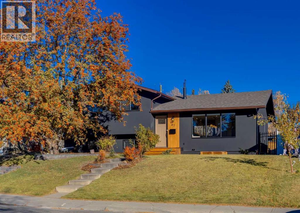 67 Alderwood Close SE photo 2
