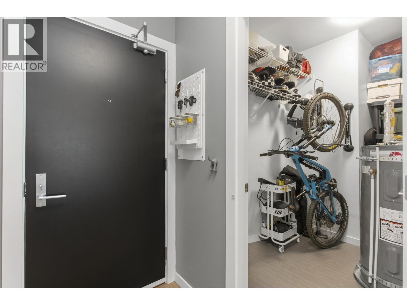 Photo of 303 38165 CLEVELAND AVENUE 16