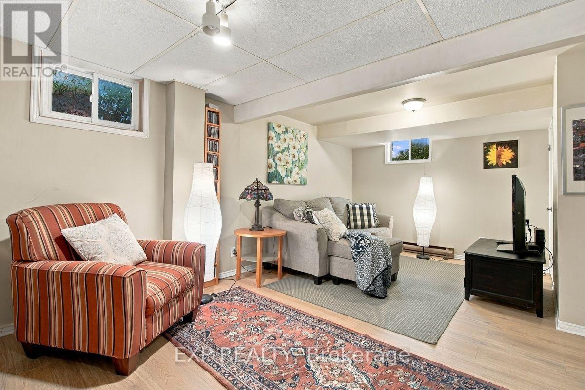 147 WALMER GARDENS - 24