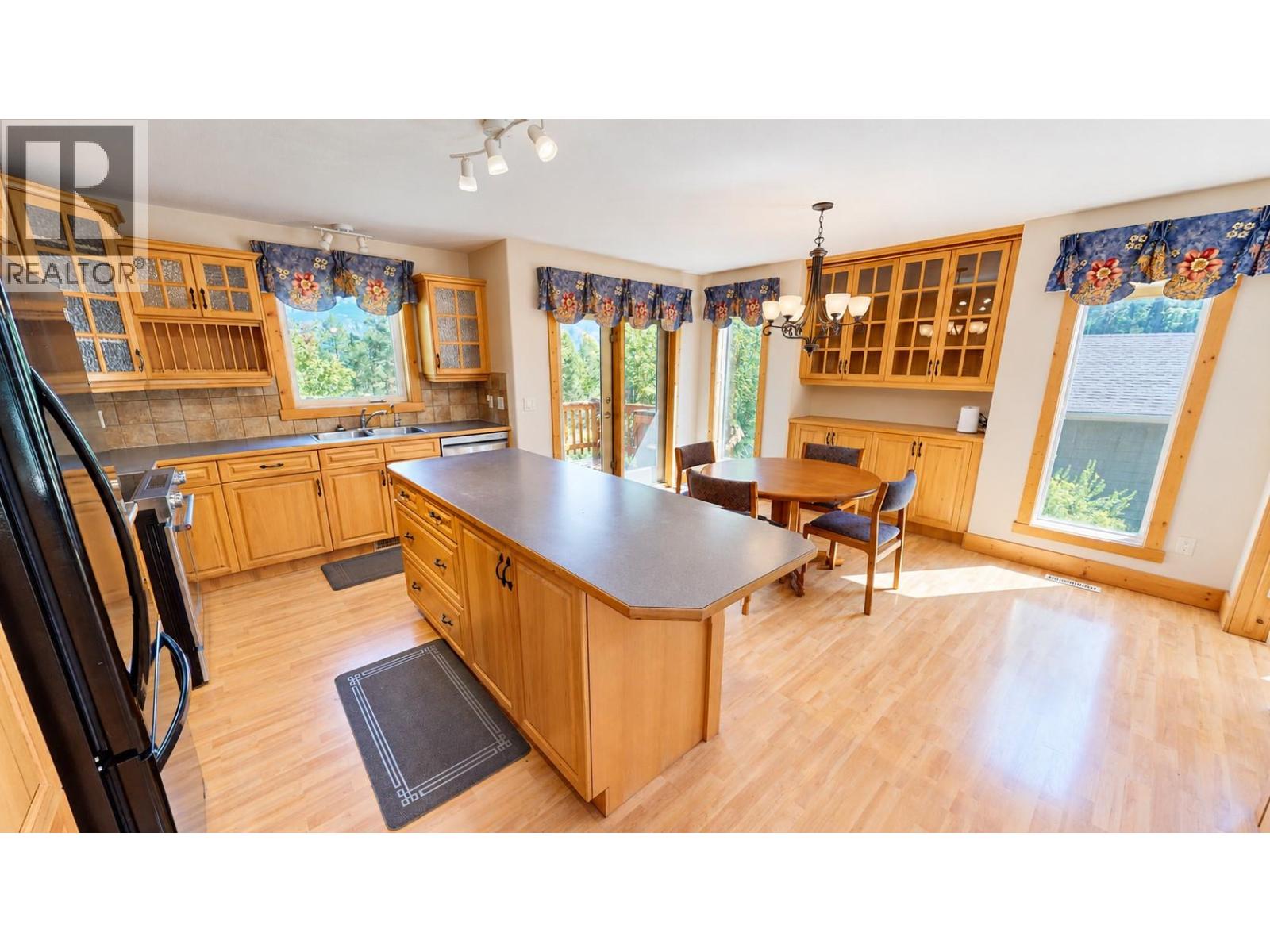 #3 1630 Johnston Road - 4