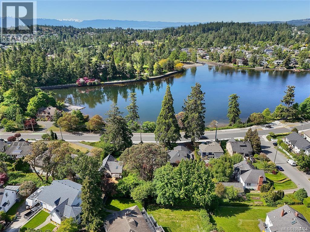  368 Gorge Road West, Saanich
