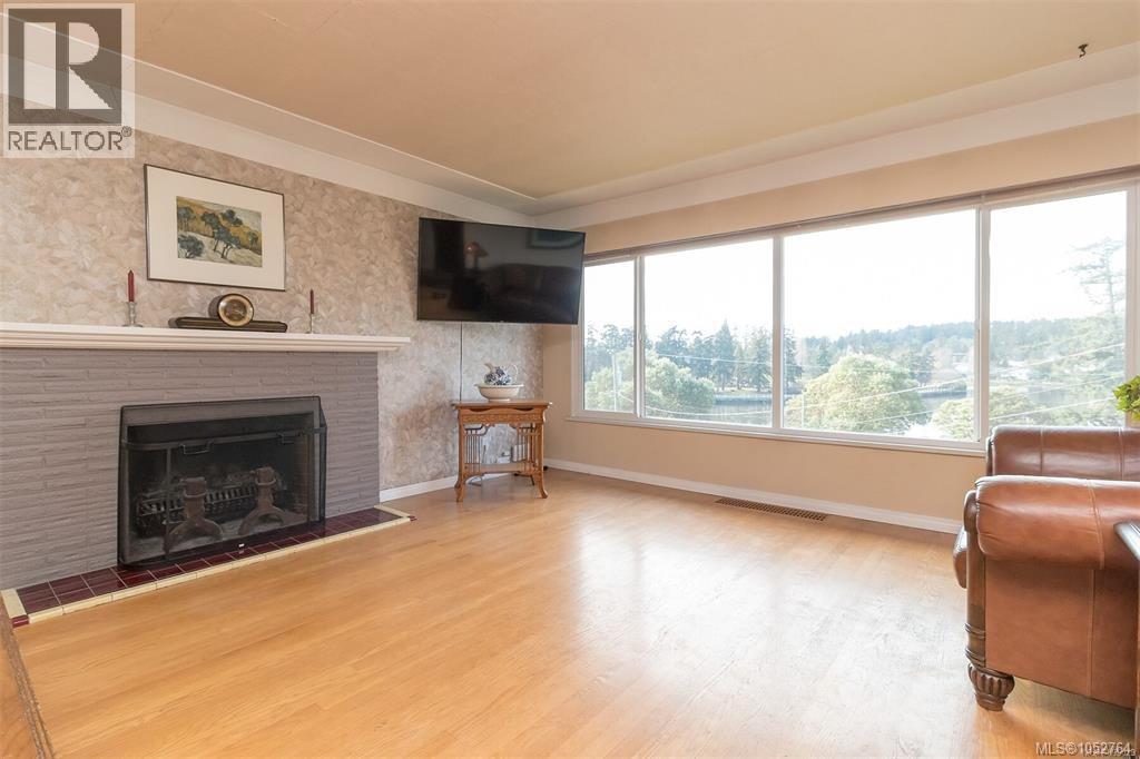  368 Gorge Road West, Saanich