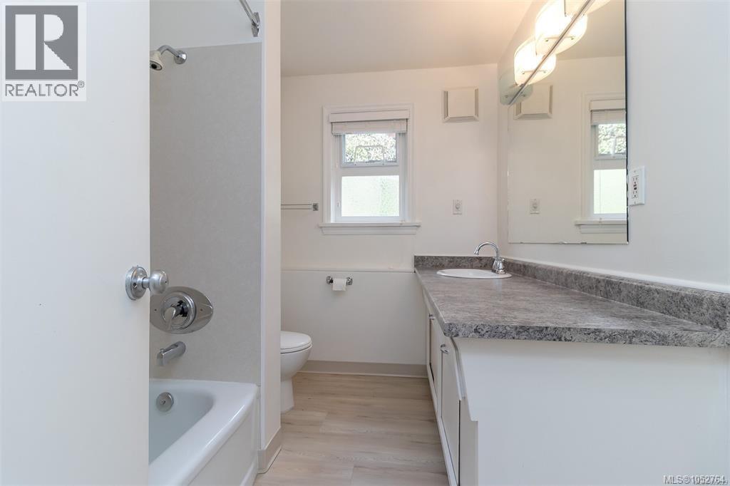  368 Gorge Road West, Saanich