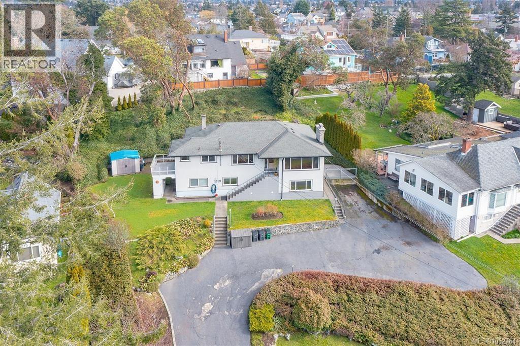  368 Gorge Road West, Saanich