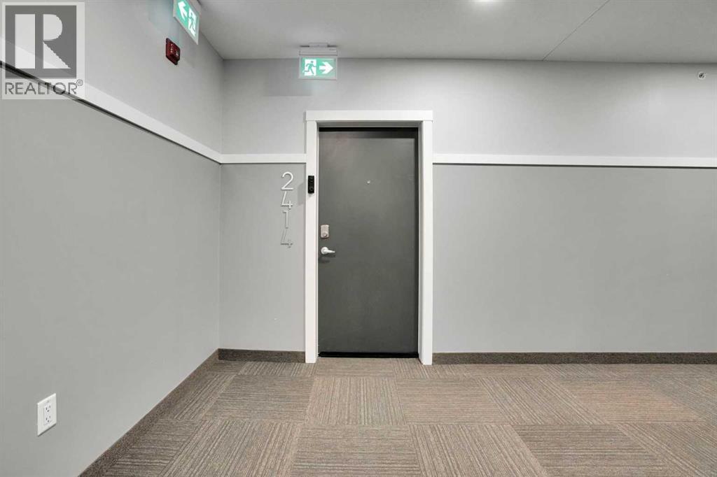 2414, 33 Carringham Gate NW photo 6