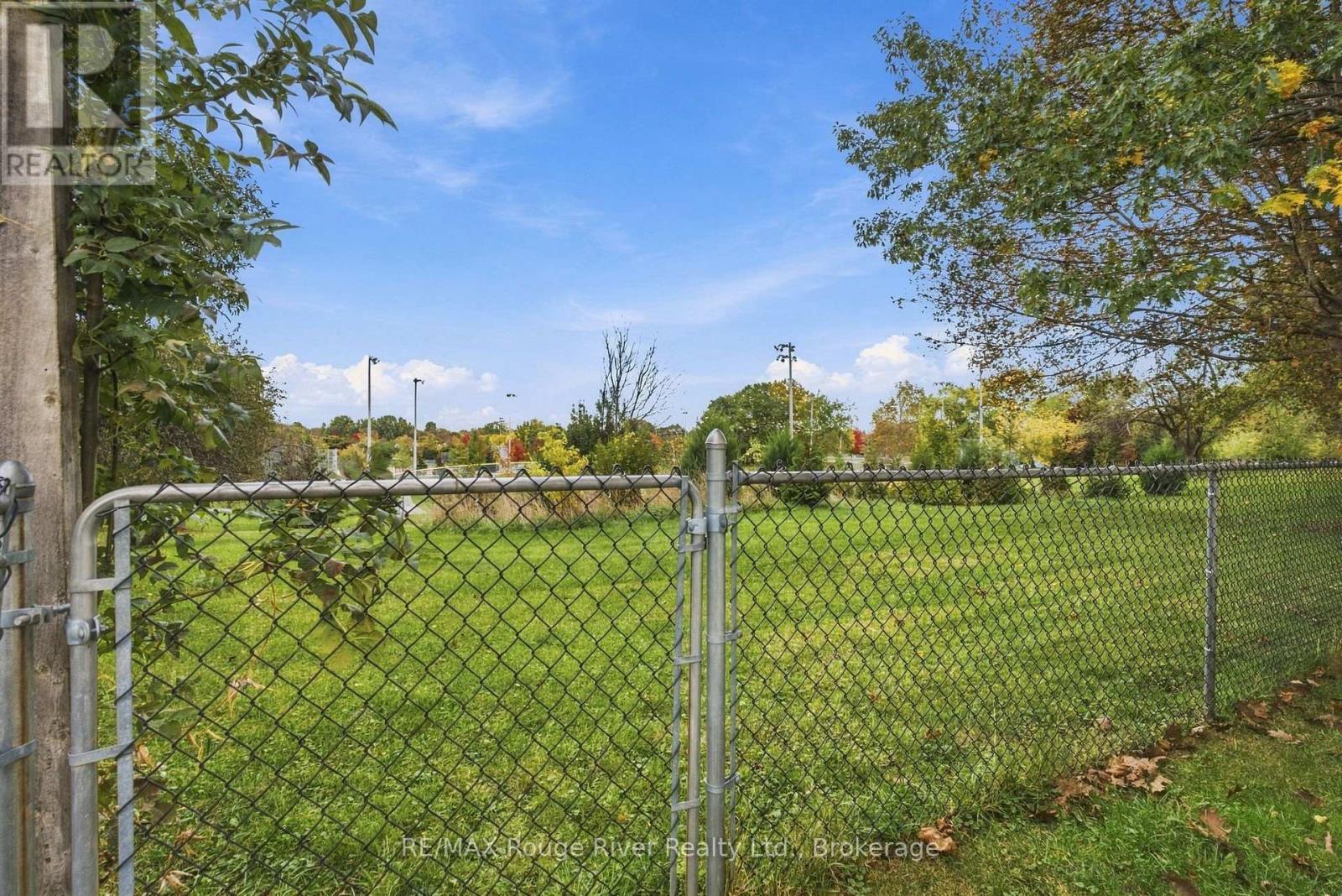 709 Athol Street, Whitby, ON photo 38