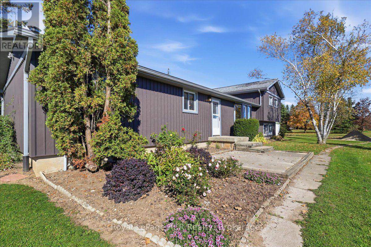 7808 Sideroad 21 Side Road, photo 1 of 44