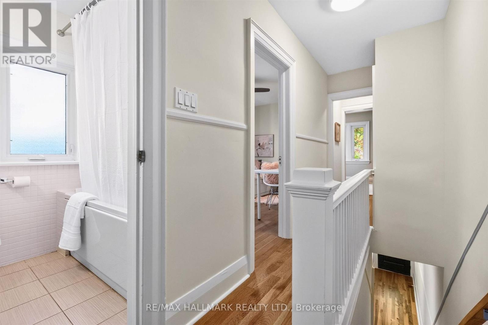 384A Montrose Avenue, Toronto, ON photo 12