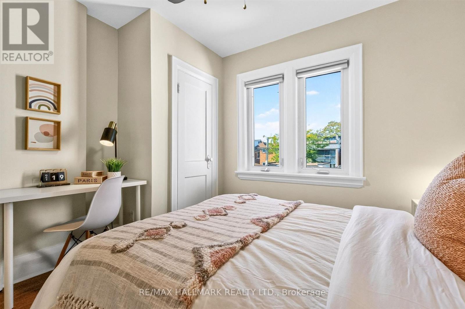 384A Montrose Avenue, Toronto, ON photo 18