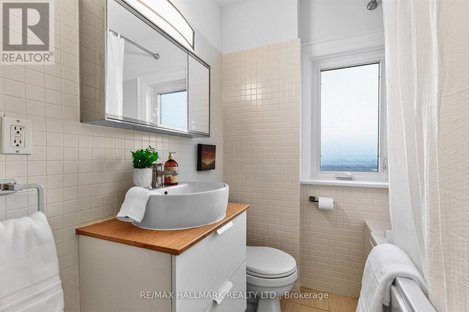 384A Montrose Avenue, Toronto, ON photo 21