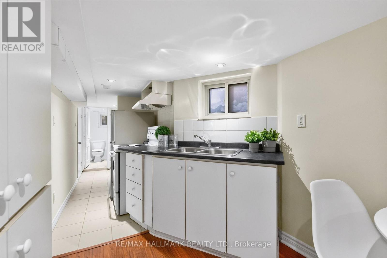 384A Montrose Avenue, Toronto, ON photo 25